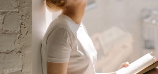 Imagining while reading
