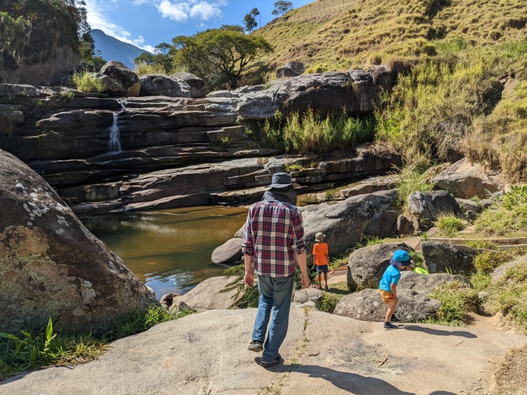 family hiking to cachoeira dos frades